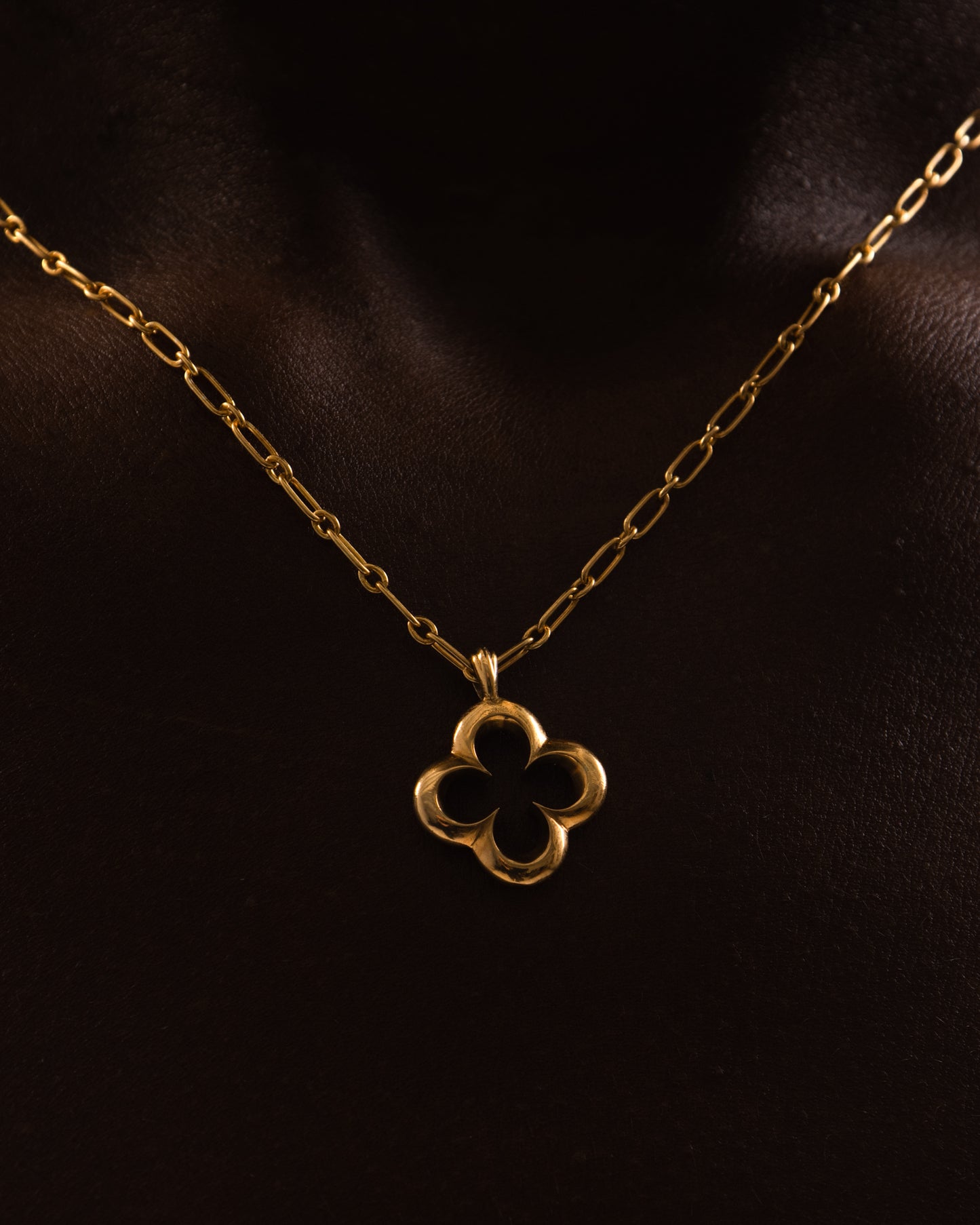 LA FLEUR GOLD PLATED PENDANT